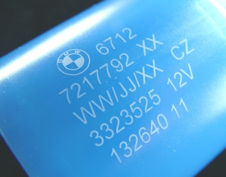 El marcado láser uv de 3 W en plástico no contiene carbonización, ni formación de espuma y grabado perfecto